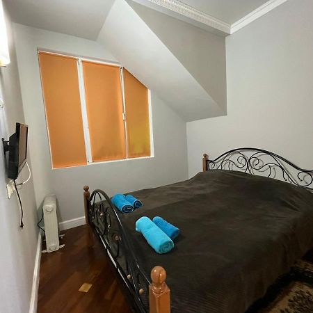 Guest House Esma Sukhumi Ngoại thất bức ảnh