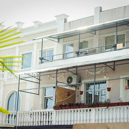 Guest House Esma Sukhumi Ngoại thất bức ảnh