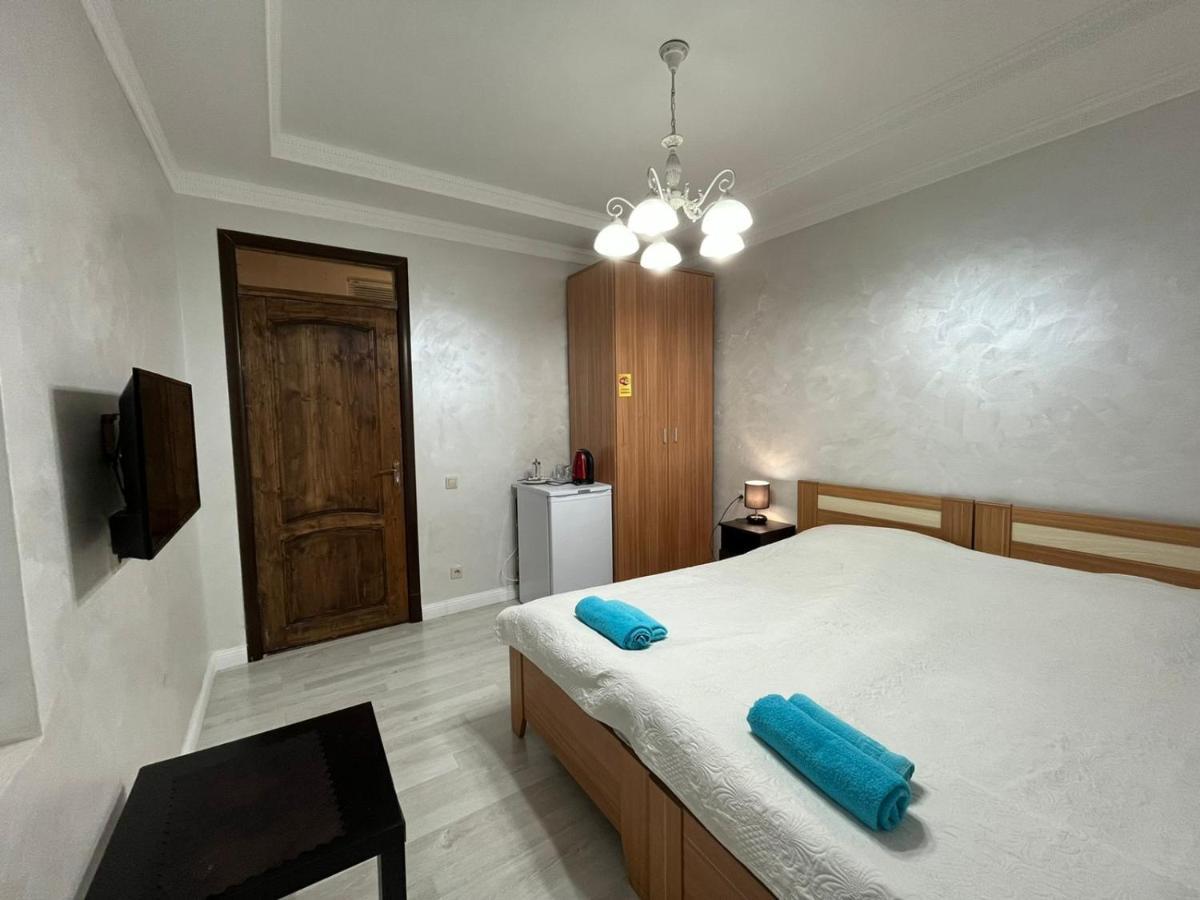 Guest House Esma Sukhumi Ngoại thất bức ảnh