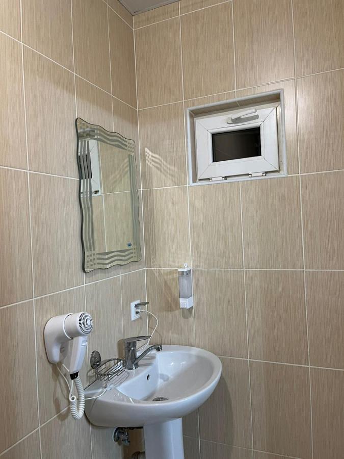 Guest House Esma Sukhumi Ngoại thất bức ảnh