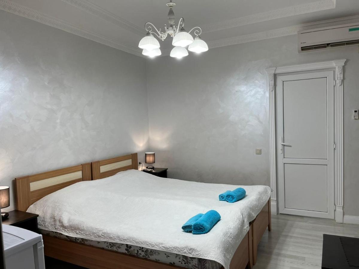 Guest House Esma Sukhumi Ngoại thất bức ảnh
