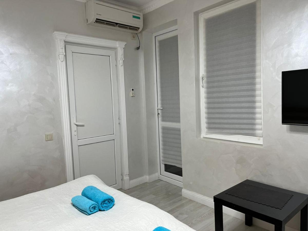 Guest House Esma Sukhumi Ngoại thất bức ảnh