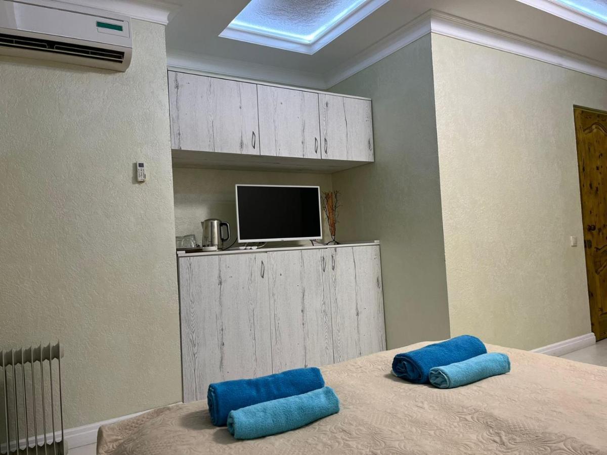 Guest House Esma Sukhumi Ngoại thất bức ảnh