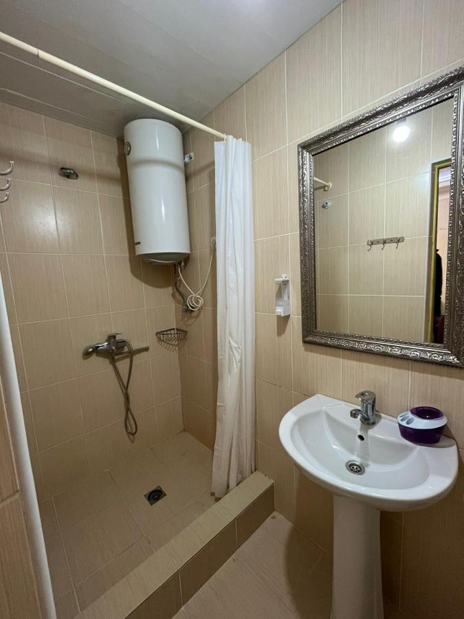 Guest House Esma Sukhumi Ngoại thất bức ảnh
