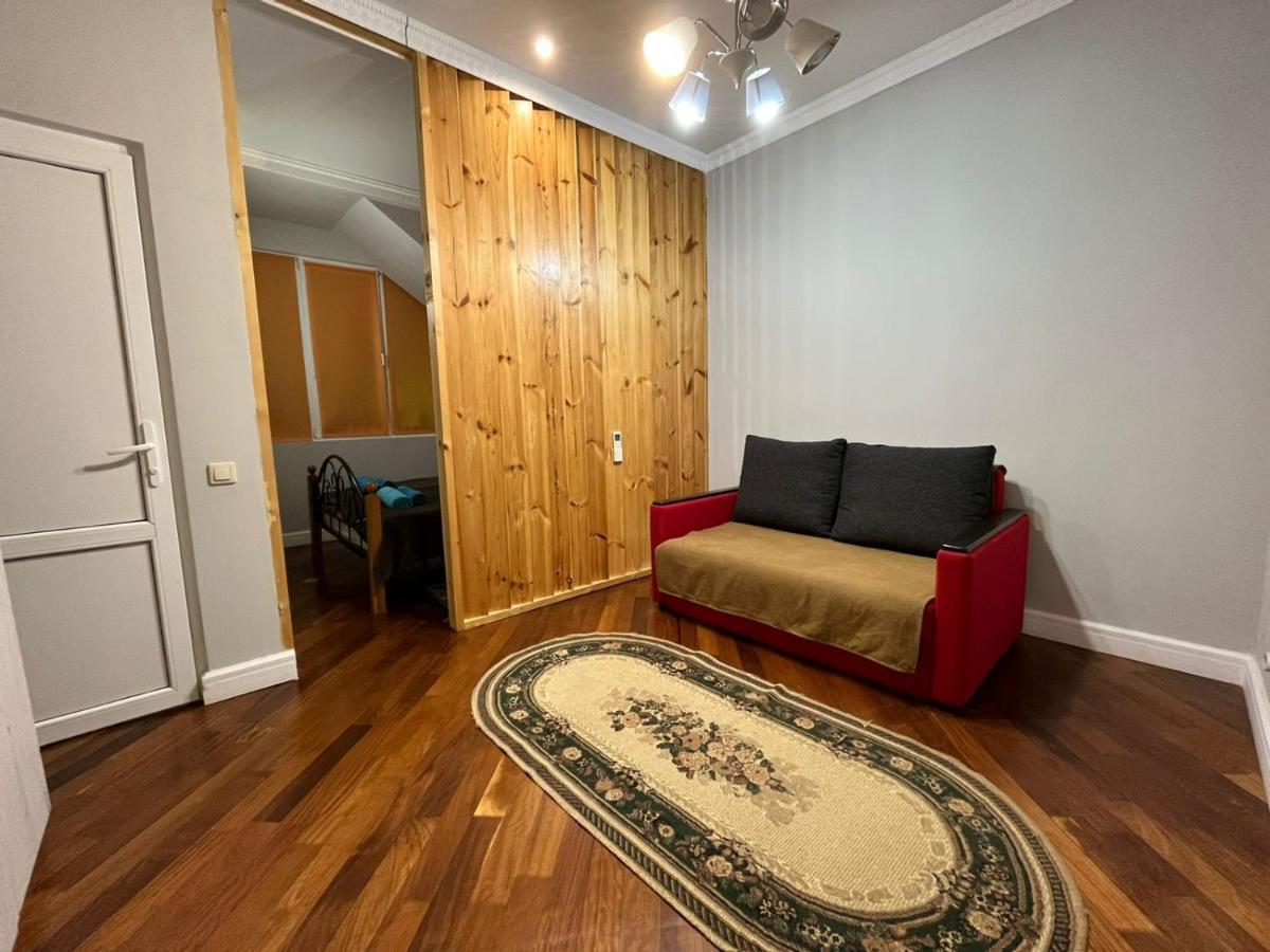 Guest House Esma Sukhumi Ngoại thất bức ảnh
