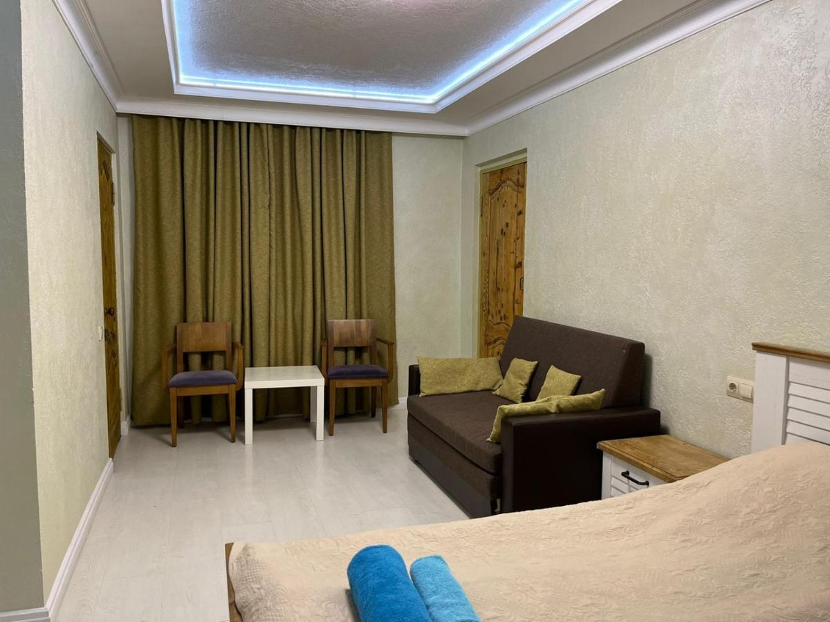 Guest House Esma Sukhumi Ngoại thất bức ảnh