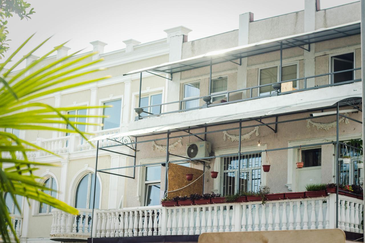 Guest House Esma Sukhumi Ngoại thất bức ảnh