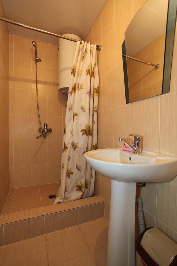 Guest House Esma Sukhumi Ngoại thất bức ảnh