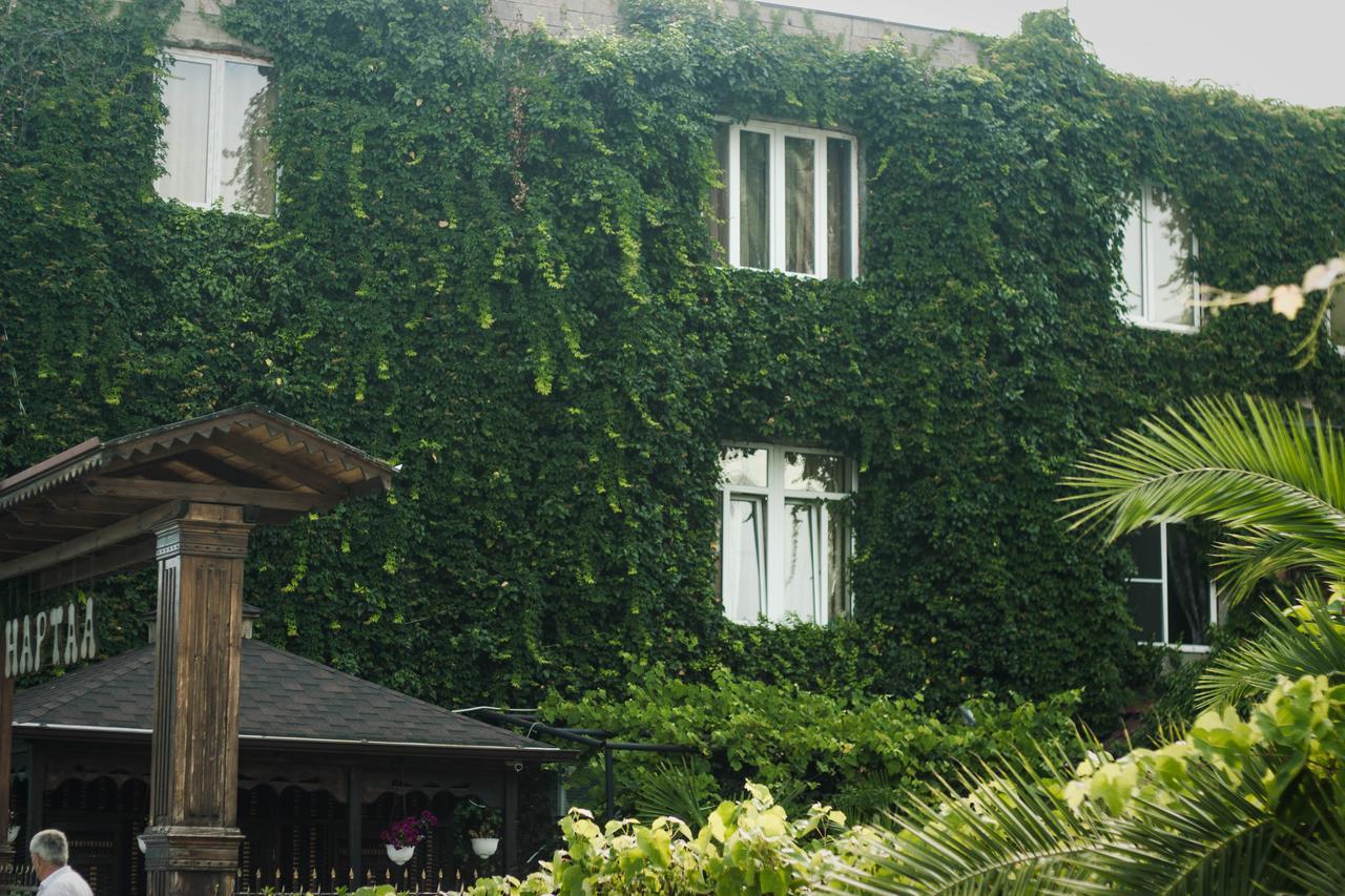Guest House Esma Sukhumi Ngoại thất bức ảnh