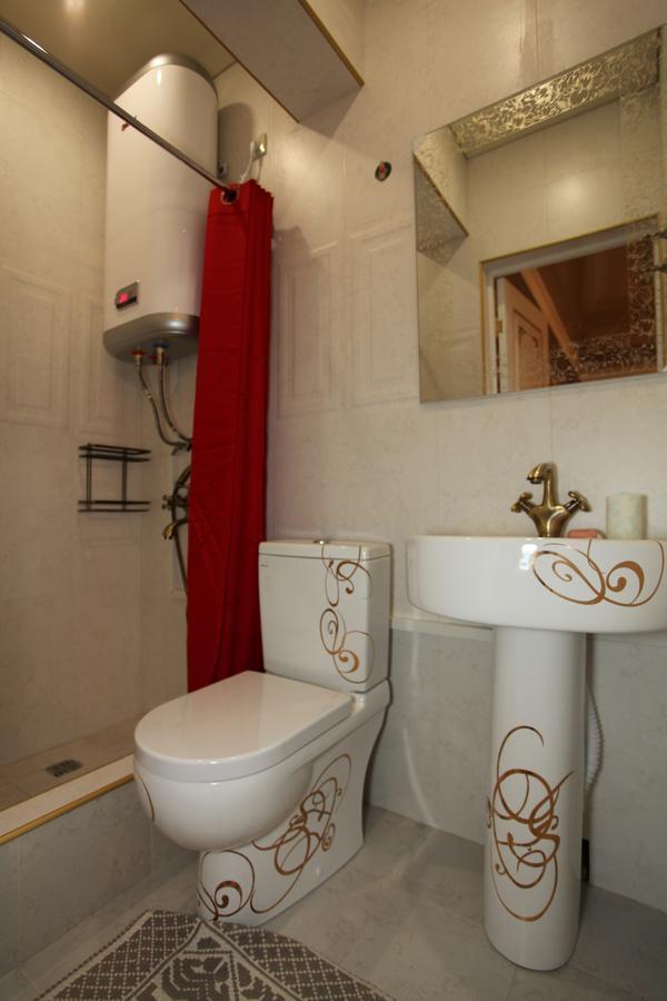 Guest House Esma Sukhumi Ngoại thất bức ảnh