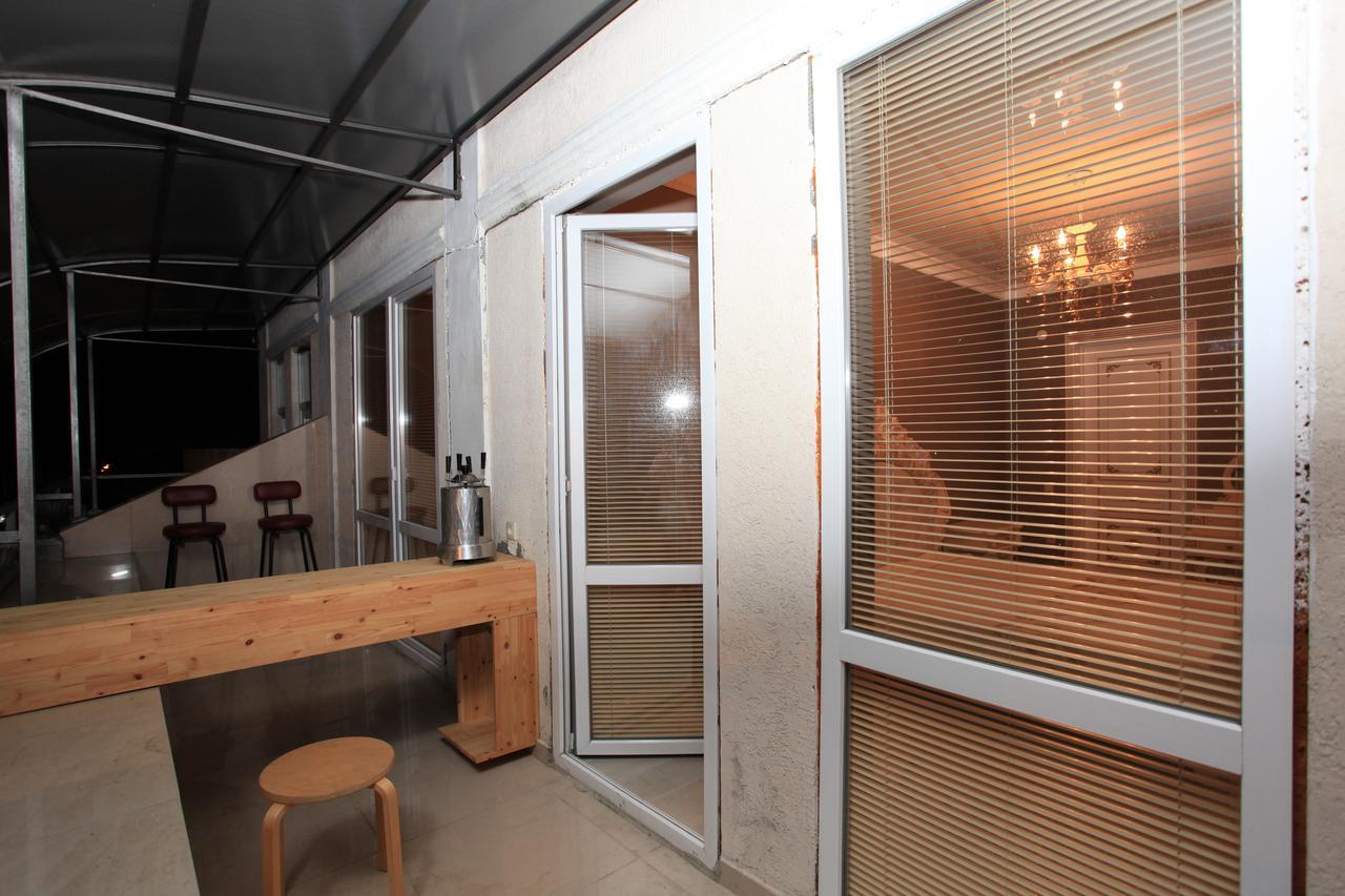 Guest House Esma Sukhumi Ngoại thất bức ảnh