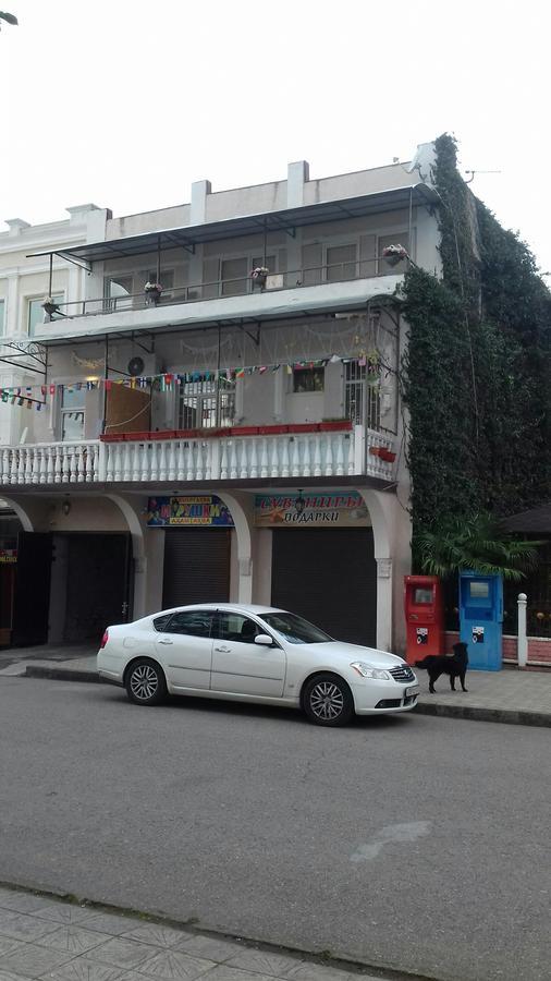 Guest House Esma Sukhumi Ngoại thất bức ảnh