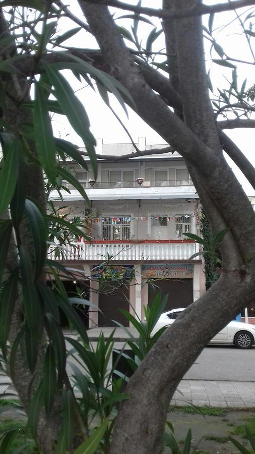 Guest House Esma Sukhumi Ngoại thất bức ảnh
