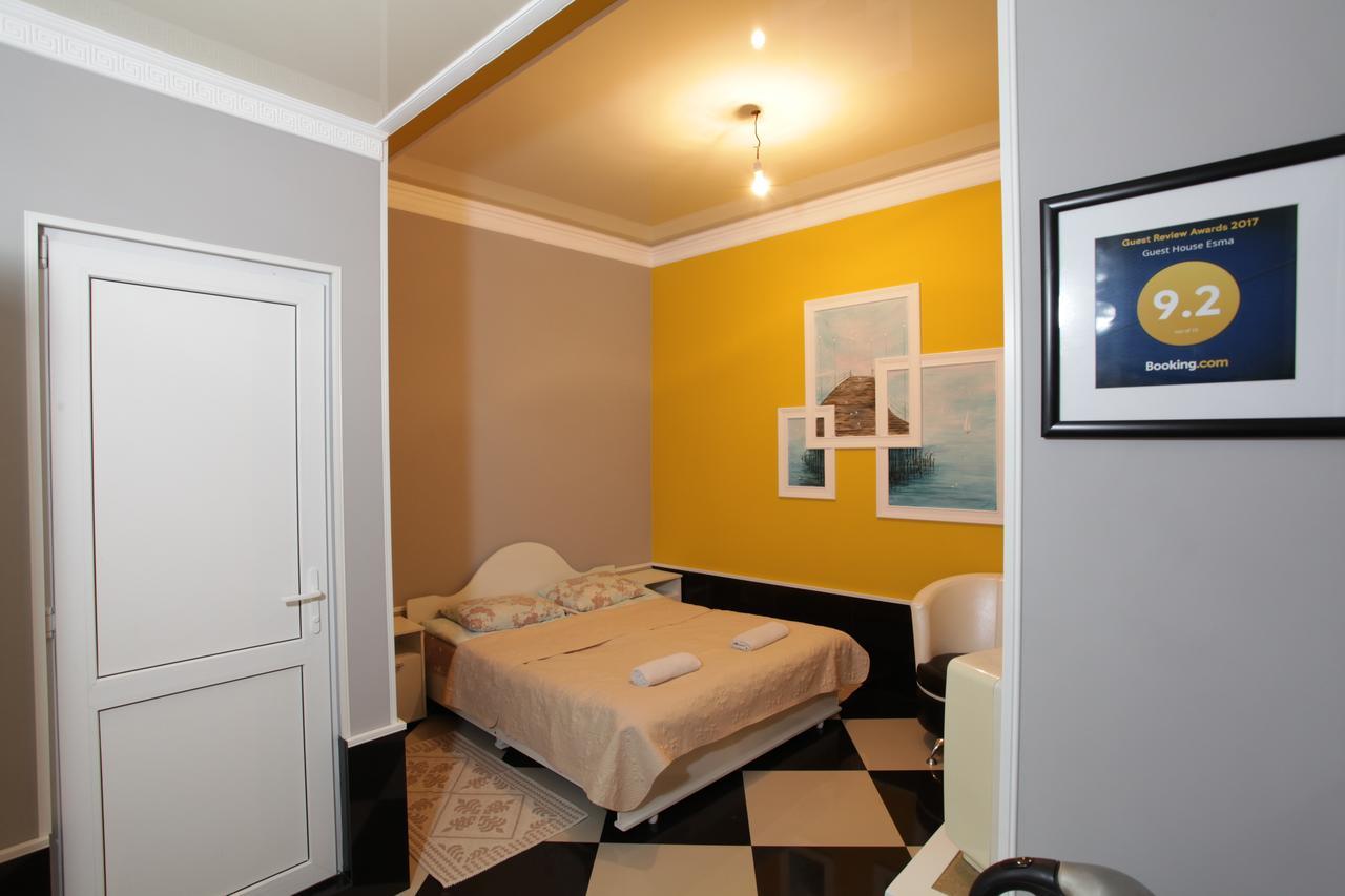 Guest House Esma Sukhumi Ngoại thất bức ảnh