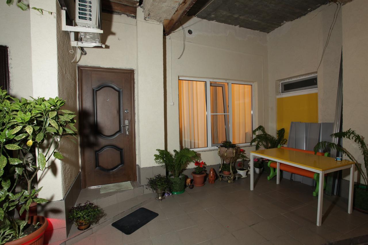 Guest House Esma Sukhumi Ngoại thất bức ảnh