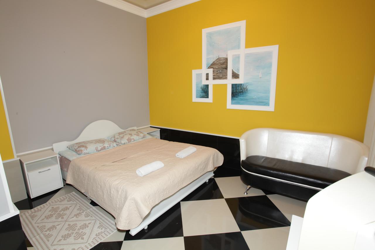 Guest House Esma Sukhumi Ngoại thất bức ảnh