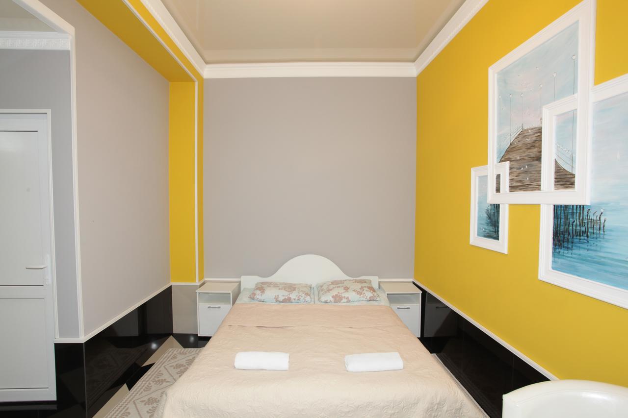 Guest House Esma Sukhumi Ngoại thất bức ảnh