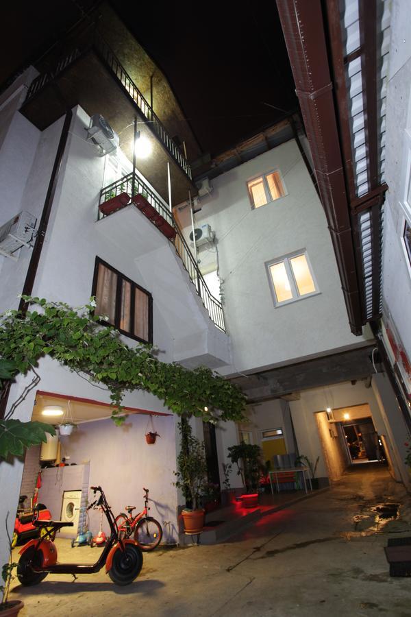 Guest House Esma Sukhumi Ngoại thất bức ảnh