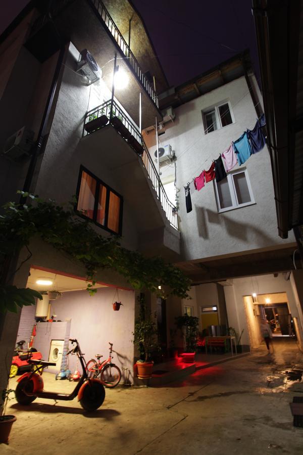 Guest House Esma Sukhumi Ngoại thất bức ảnh
